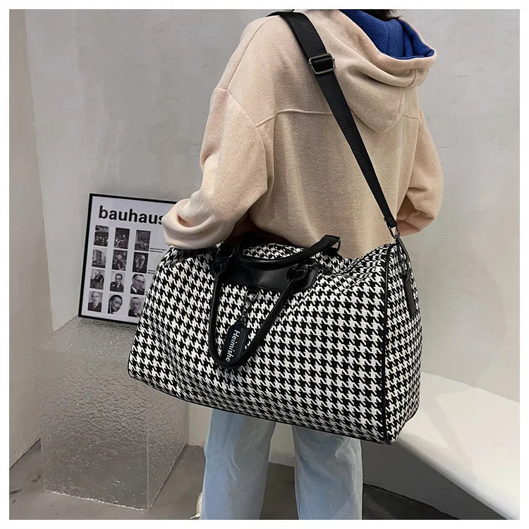 Travel Duffle Large Capacity Women Fitness Sports Bag Dry and Wet Luxury Hand Luggage Bag Female Designer Weekend Bag Travel