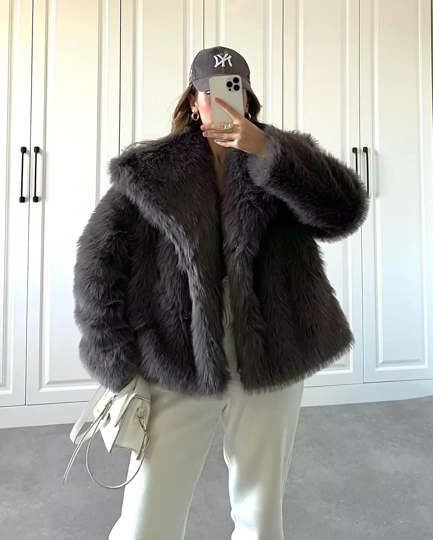 TRAFZA 2024 Winter Coats For Women New Artificial Fur Effect Loose Cropped Coat Female Versatile Streetwear Women's Cardigan