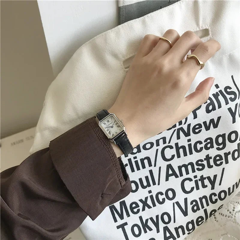 Retro Watches Classic Casual Quartz Dial Leather Strap Band Rectangle Clock Fashionable Wrist Watches for Women Gift Wrist Watch