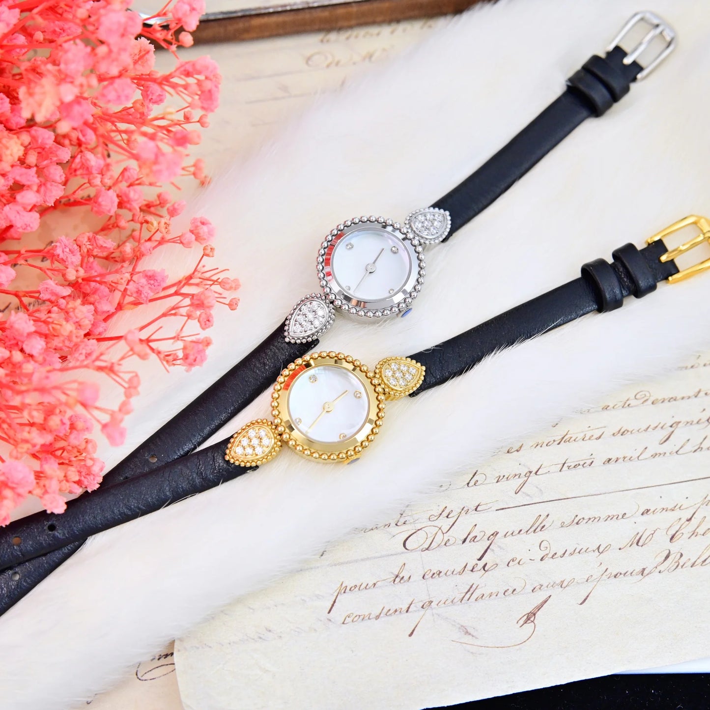 High quality 2024 new women's watch gold bracelet watch retro fashion diamonds small lovers Genuine Leather