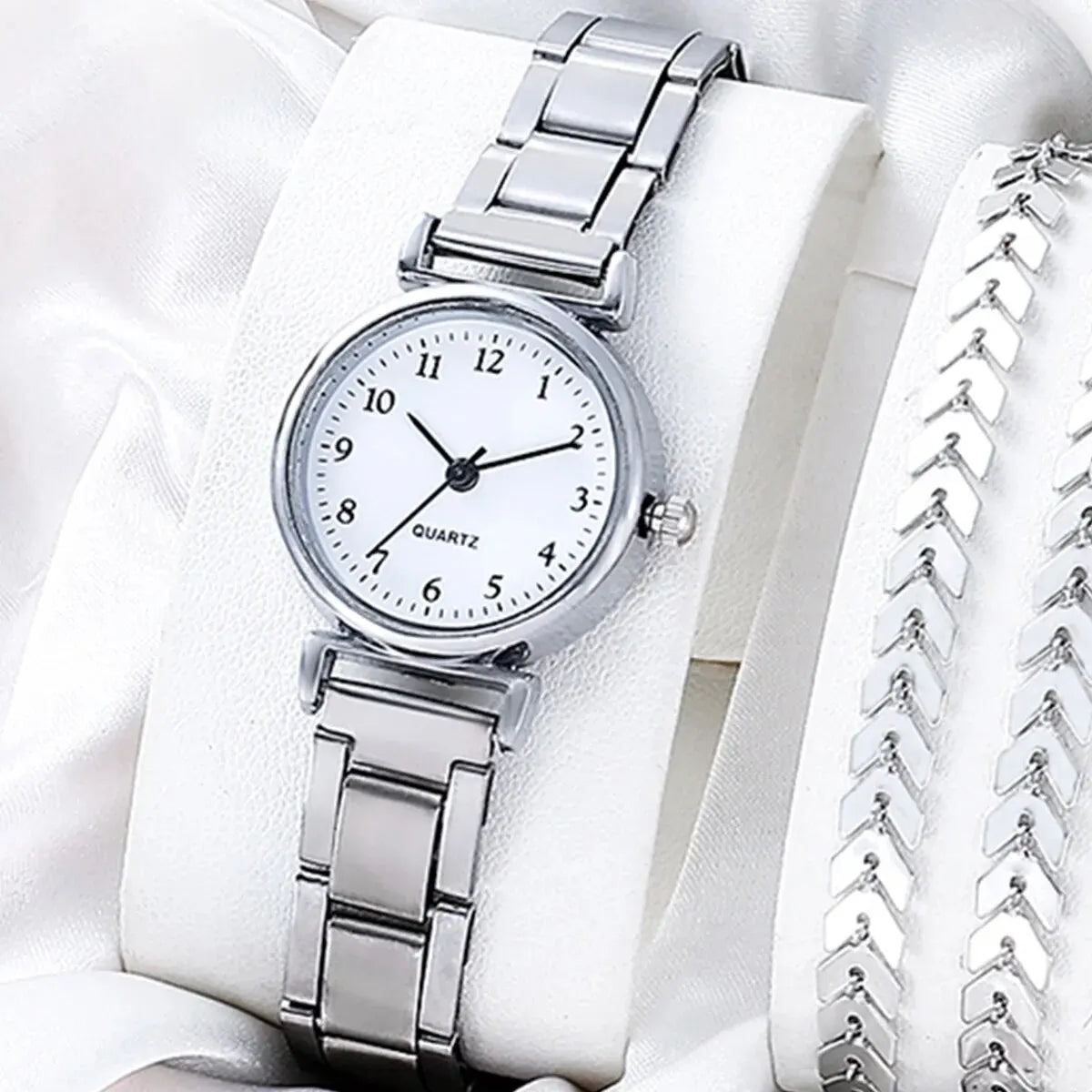 1Pcs Girls Cute Little Fresh Silver Digital Steel Quartz Watch Junior High School Girlfriends Birthday Christmas Gift