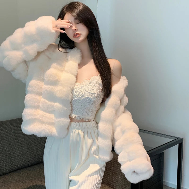 2024 Winter Fashion Faux Fur Coat Women Korea Fashion Warm Feather Coats Cardigan Short Outercoat Lady Party Elegant Outfits New