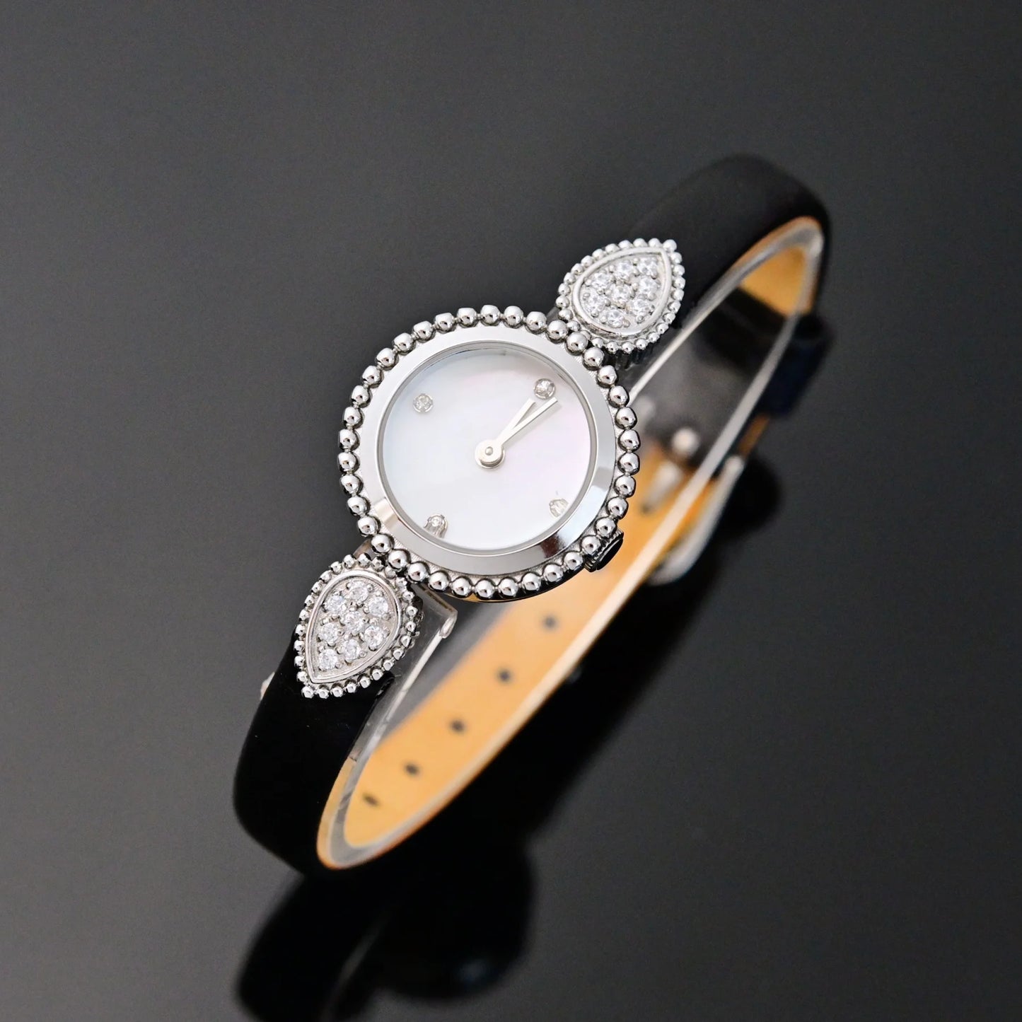 High quality 2024 new women's watch gold bracelet watch retro fashion diamonds small lovers Genuine Leather