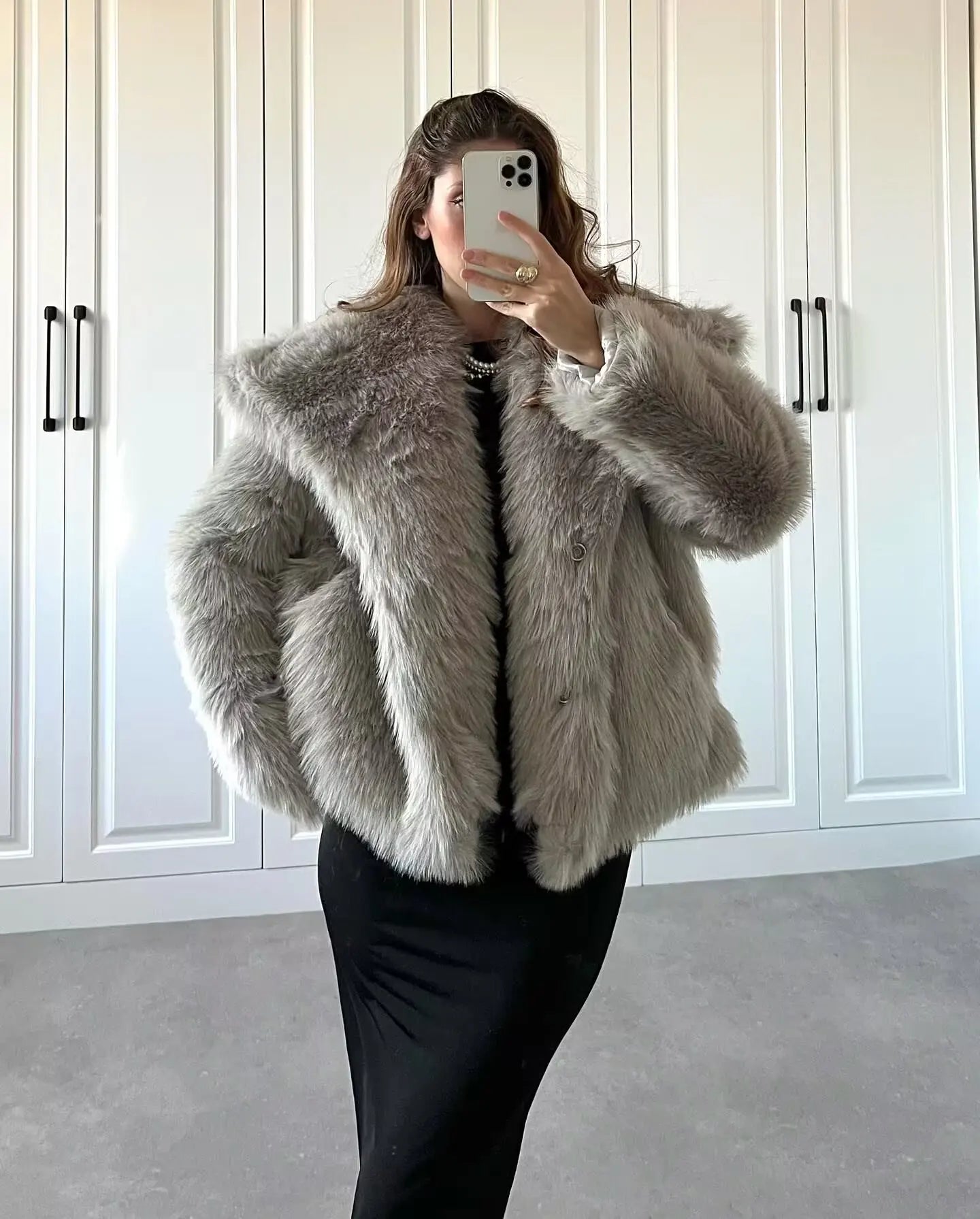 TRAFZA 2024 Winter Coats For Women New Artificial Fur Effect Loose Cropped Coat Female Versatile Streetwear Women's Cardigan