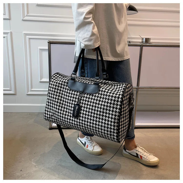 Travel Duffle Large Capacity Women Fitness Sports Bag Dry and Wet Luxury Hand Luggage Bag Female Designer Weekend Bag Travel