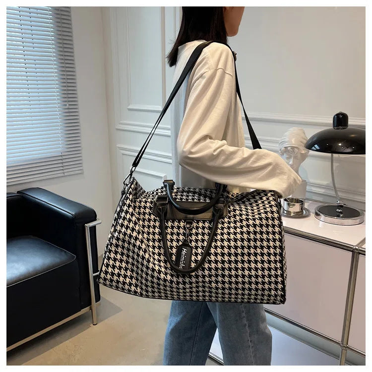 Travel Duffle Large Capacity Women Fitness Sports Bag Dry and Wet Luxury Hand Luggage Bag Female Designer Weekend Bag Travel