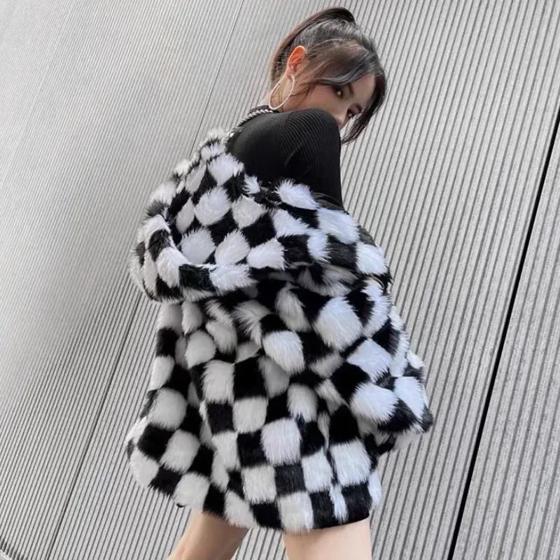 Chic Woman Winter Furry Checkerboard Bomber Jacket Faux Fox Fur Black White Plaids Hooded Coat Flocking Cardigan Fleece Tops