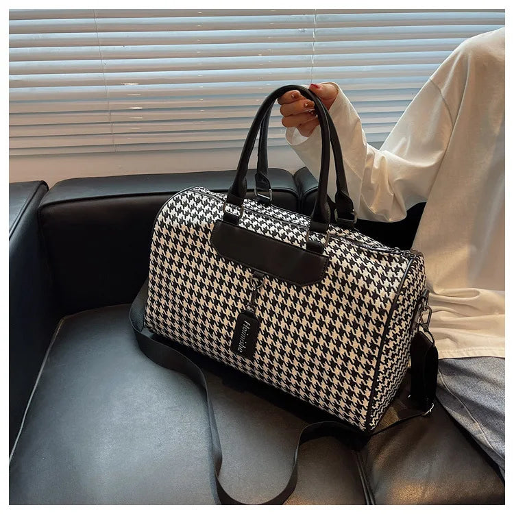 Travel Duffle Large Capacity Women Fitness Sports Bag Dry and Wet Luxury Hand Luggage Bag Female Designer Weekend Bag Travel