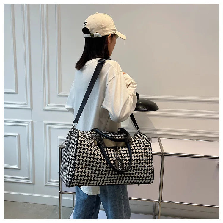 Travel Duffle Large Capacity Women Fitness Sports Bag Dry and Wet Luxury Hand Luggage Bag Female Designer Weekend Bag Travel