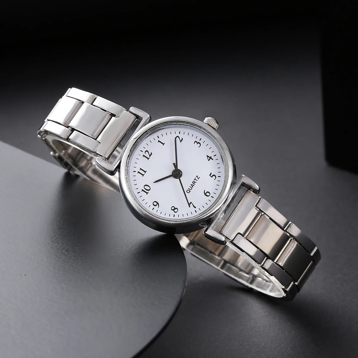 1Pcs Girls Cute Little Fresh Silver Digital Steel Quartz Watch Junior High School Girlfriends Birthday Christmas Gift