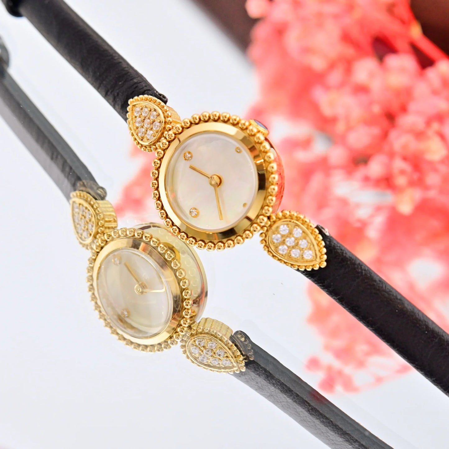 High quality 2024 new women's watch gold bracelet watch retro fashion diamonds small lovers Genuine Leather